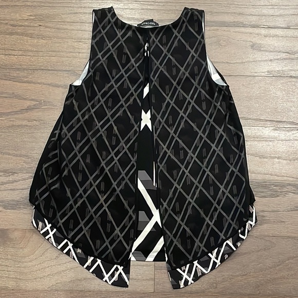 NWT White House Black Market Split Back Shell - Size XXS - Picture 2 of 8